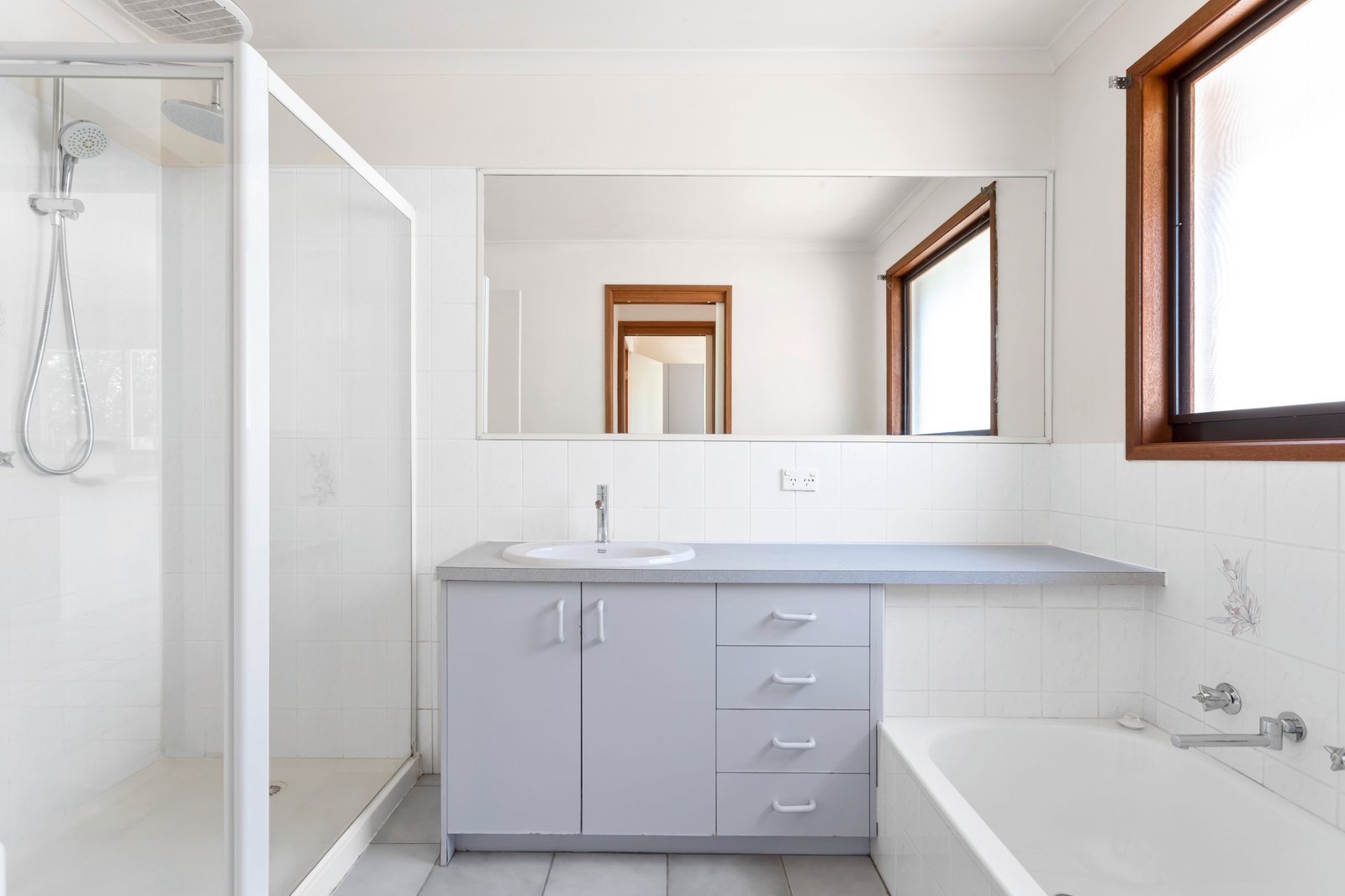 Real Estate and Property in 2/269 Tucker Road, Ormond, VIC