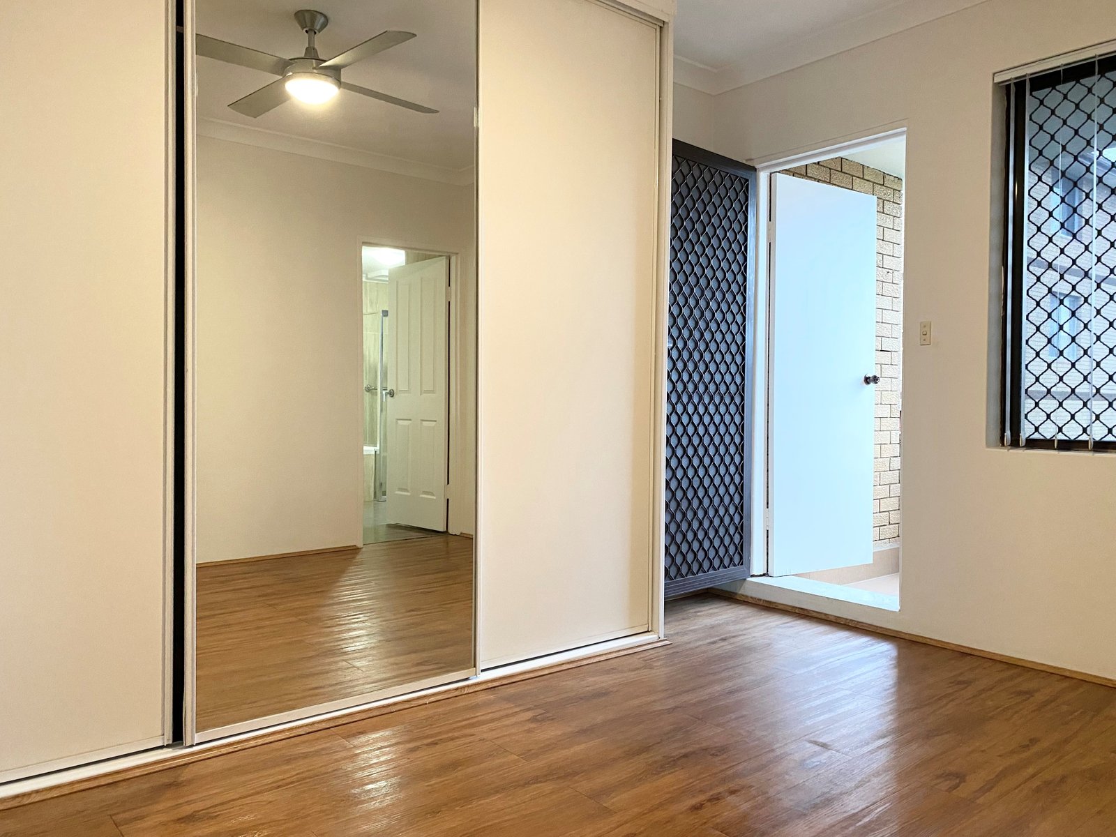 2/27-29 Dryden Street CAMPSIE 5