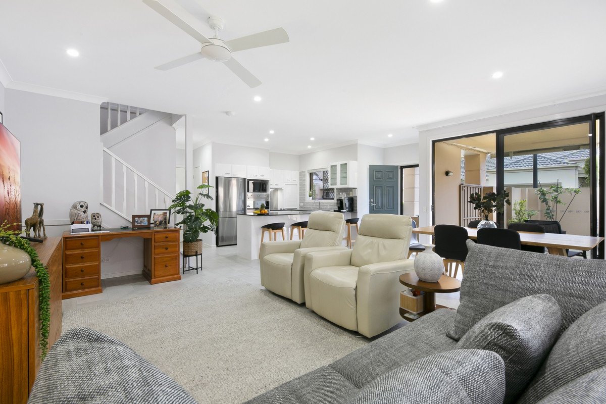 2/27-33 Beachcomber Court Burleigh Waters 11