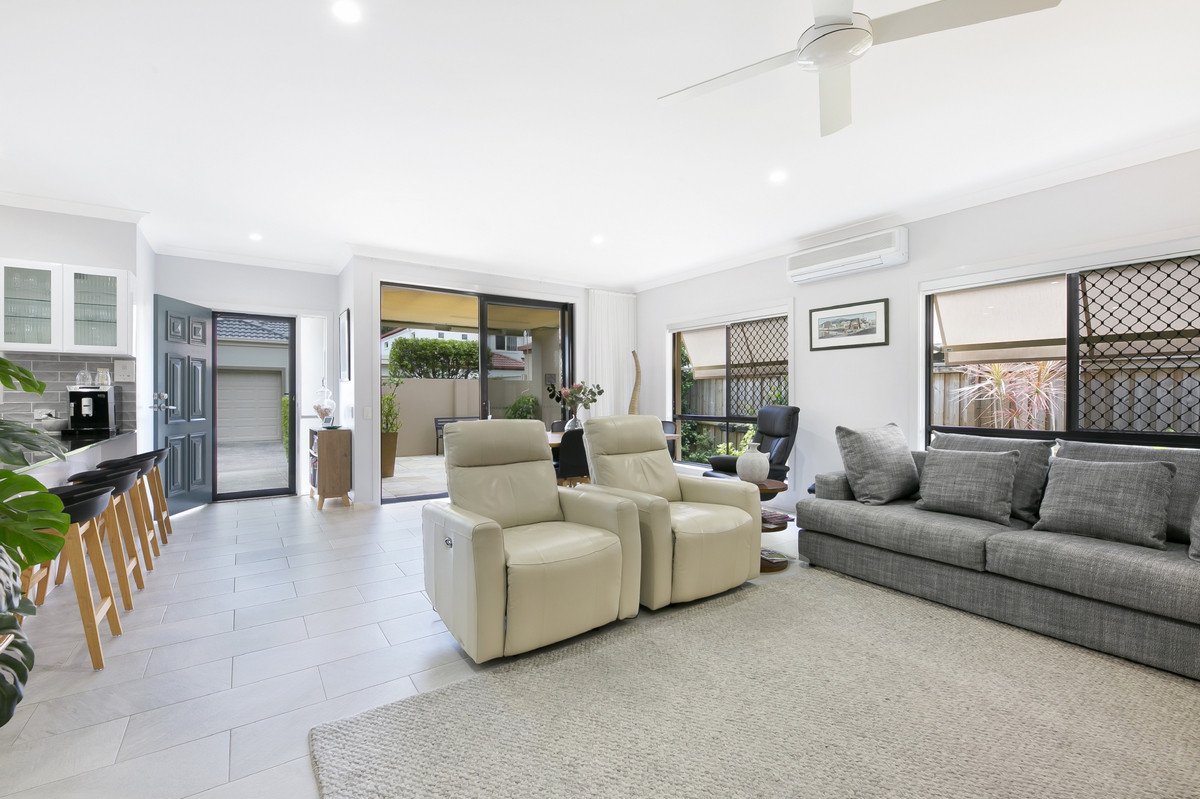 2/27-33 Beachcomber Court Burleigh Waters 12