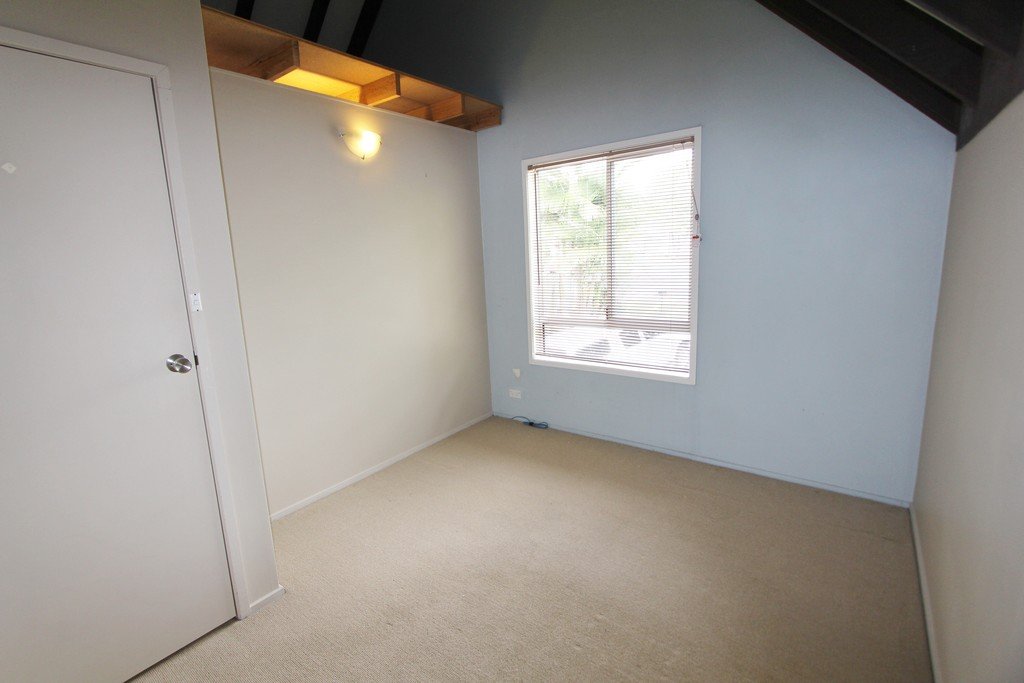 2/27 Corunna Crescent ASHMORE 9