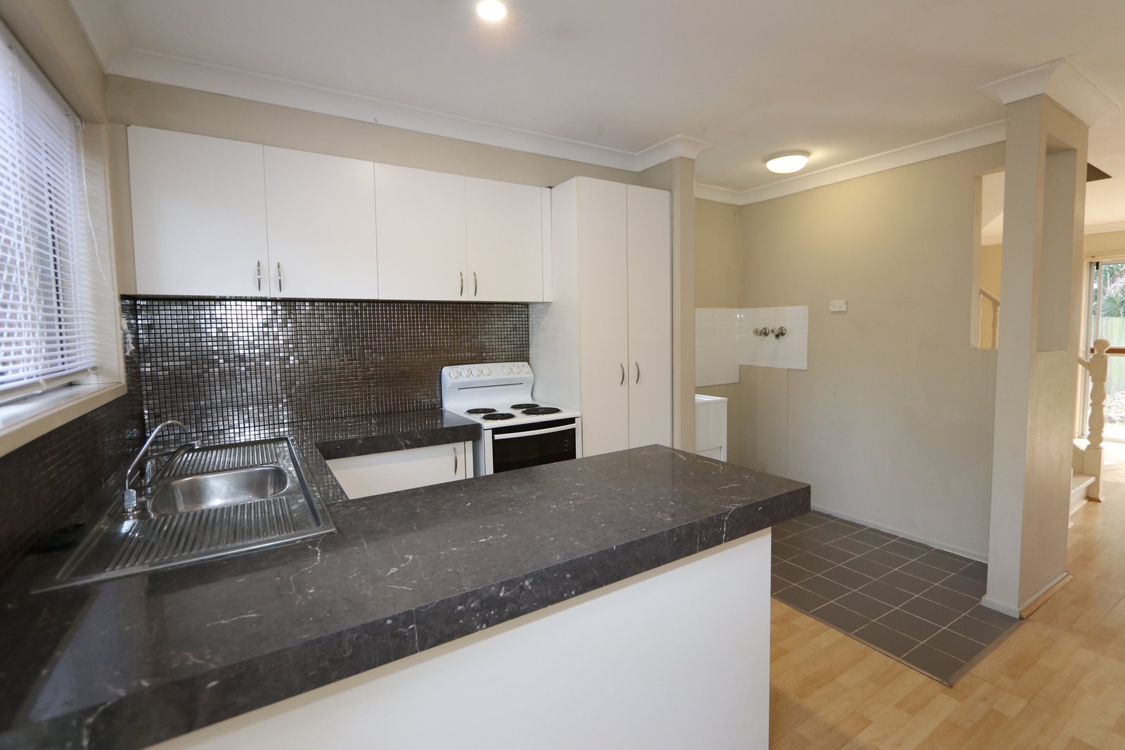 2/27 Corunna Crescent ASHMORE 4