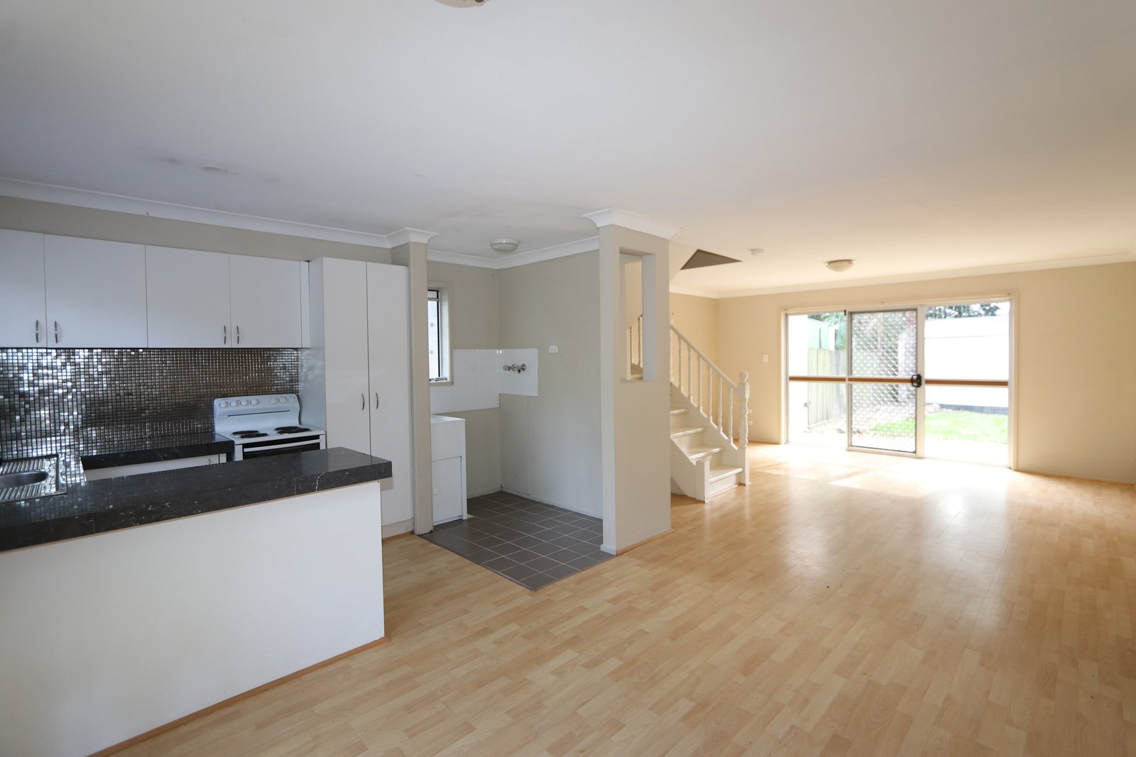 2/27 Corunna Crescent ASHMORE 5