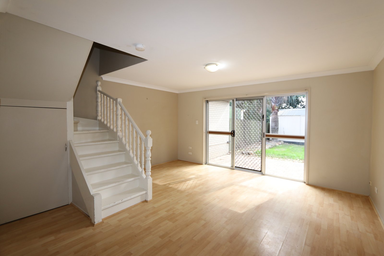 2/27 Corunna Crescent ASHMORE 6