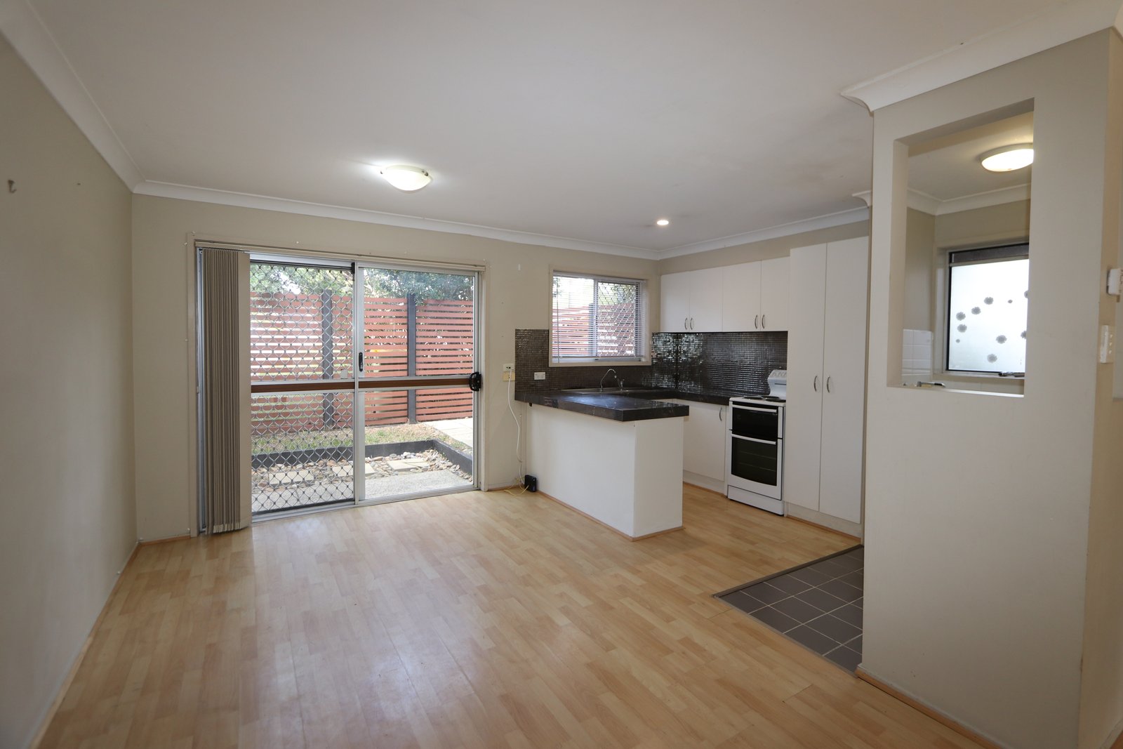 2/27 Corunna Crescent ASHMORE 7