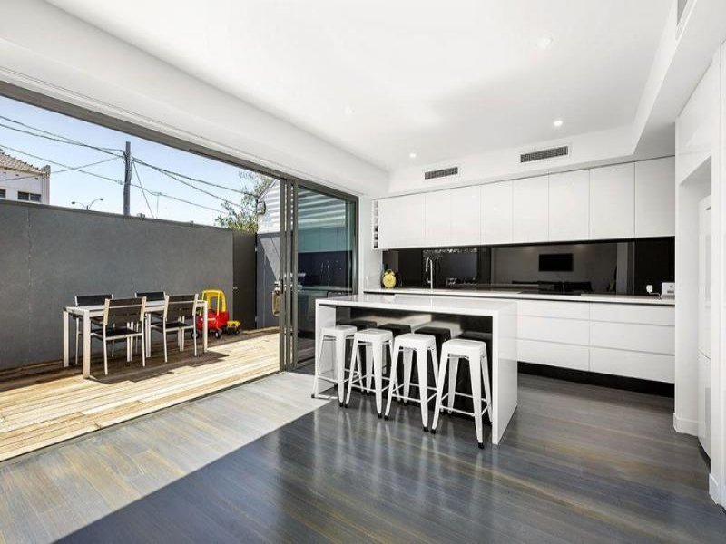 Gallery: 227 Esplanade West