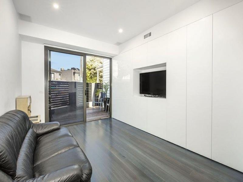 Gallery: 227 Esplanade West