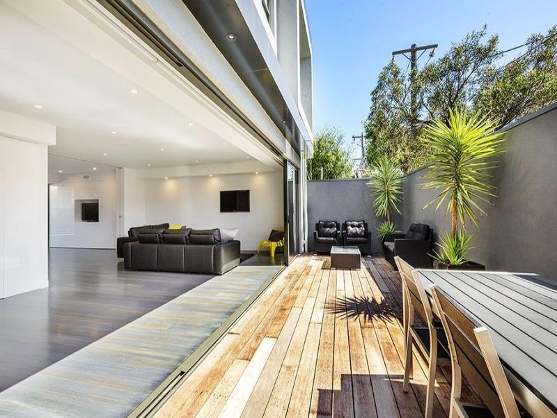 Gallery: 227 Esplanade West