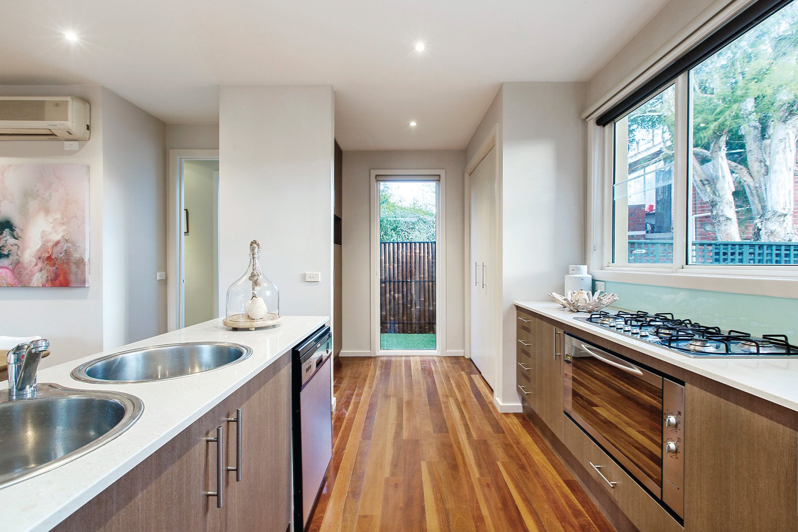 2/27 Foam Street, Elwood, VIC