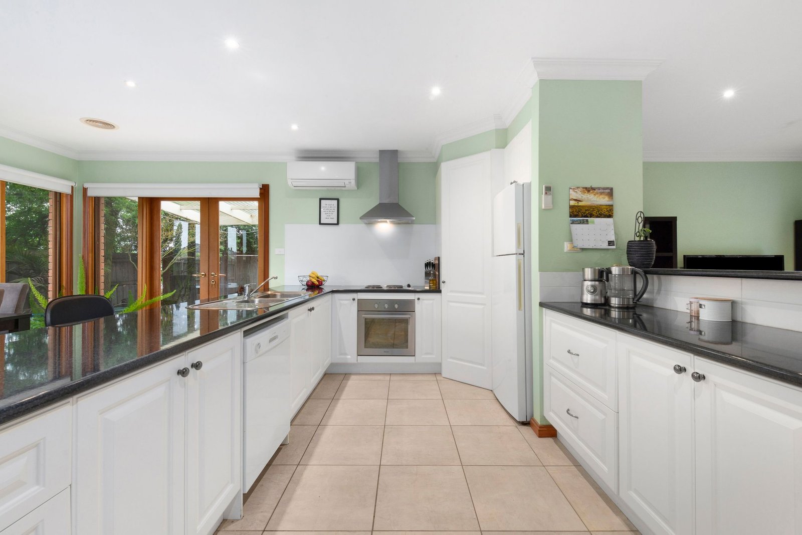 Gallery: 2/27 Ironbark Street