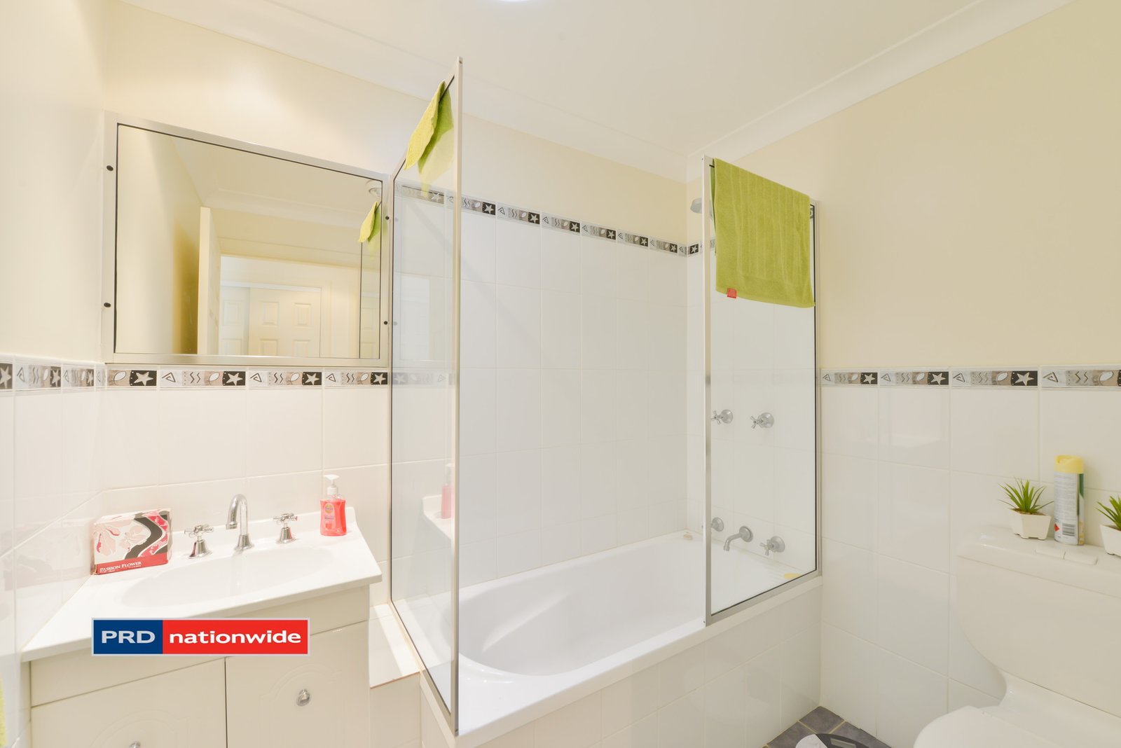 2/27 Karwin Street TAMWORTH 6