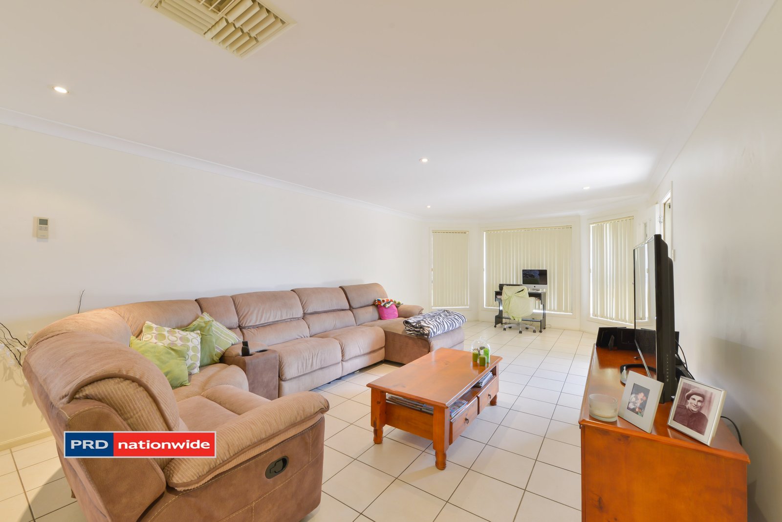 2/27 Karwin Street TAMWORTH 9