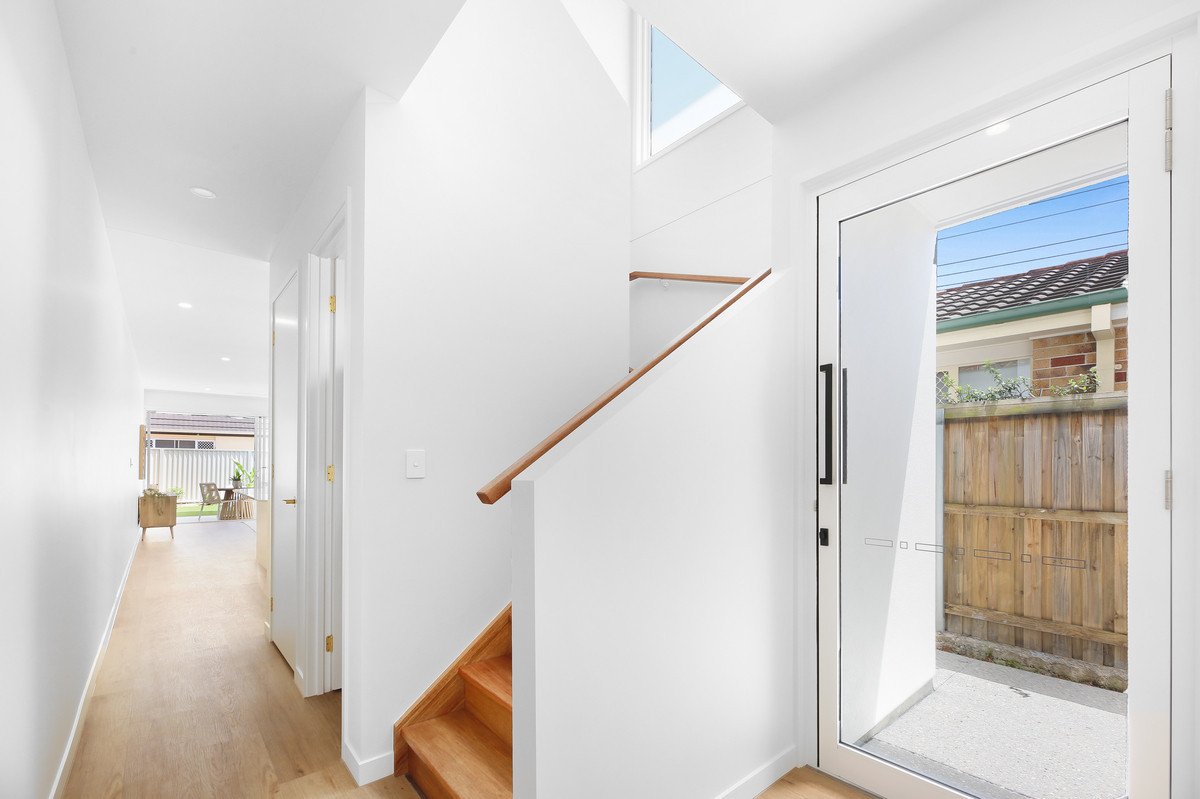 2/27 Miami Shore Parade Miami 3