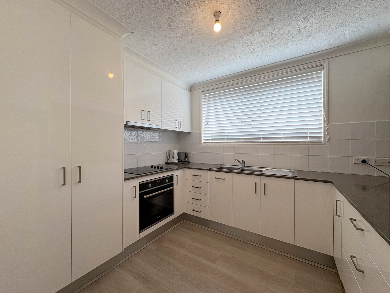 2/27 Peerless Avenue MERMAID BEACH 1