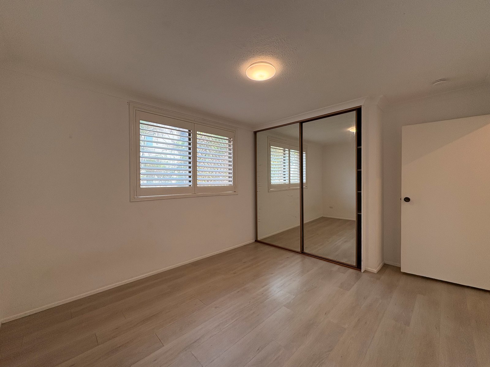 2/27 Peerless Avenue MERMAID BEACH 3