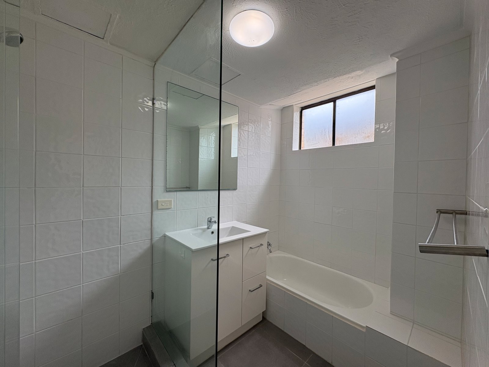 2/27 Peerless Avenue MERMAID BEACH 4