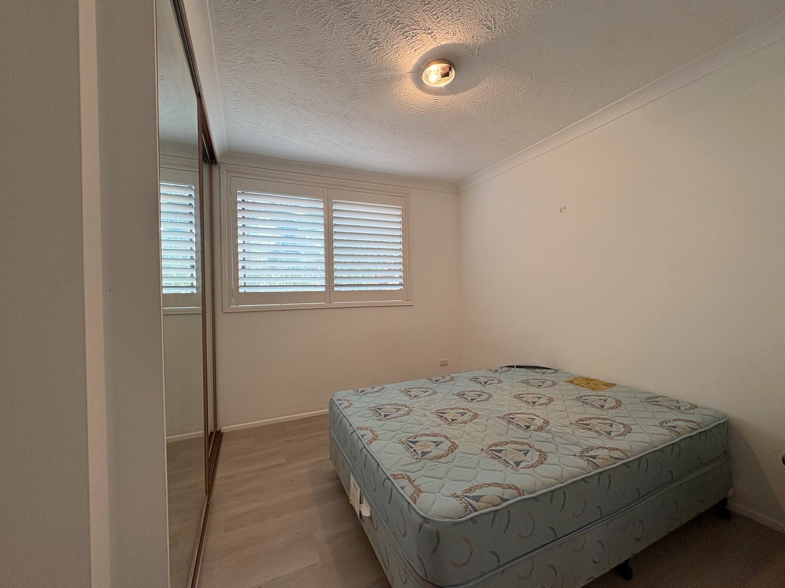 2/27 Peerless Avenue MERMAID BEACH 5