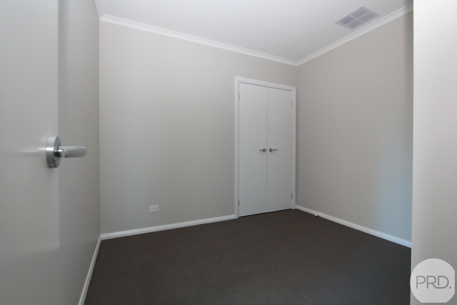 2/27 Water Street BROWN HILL 11