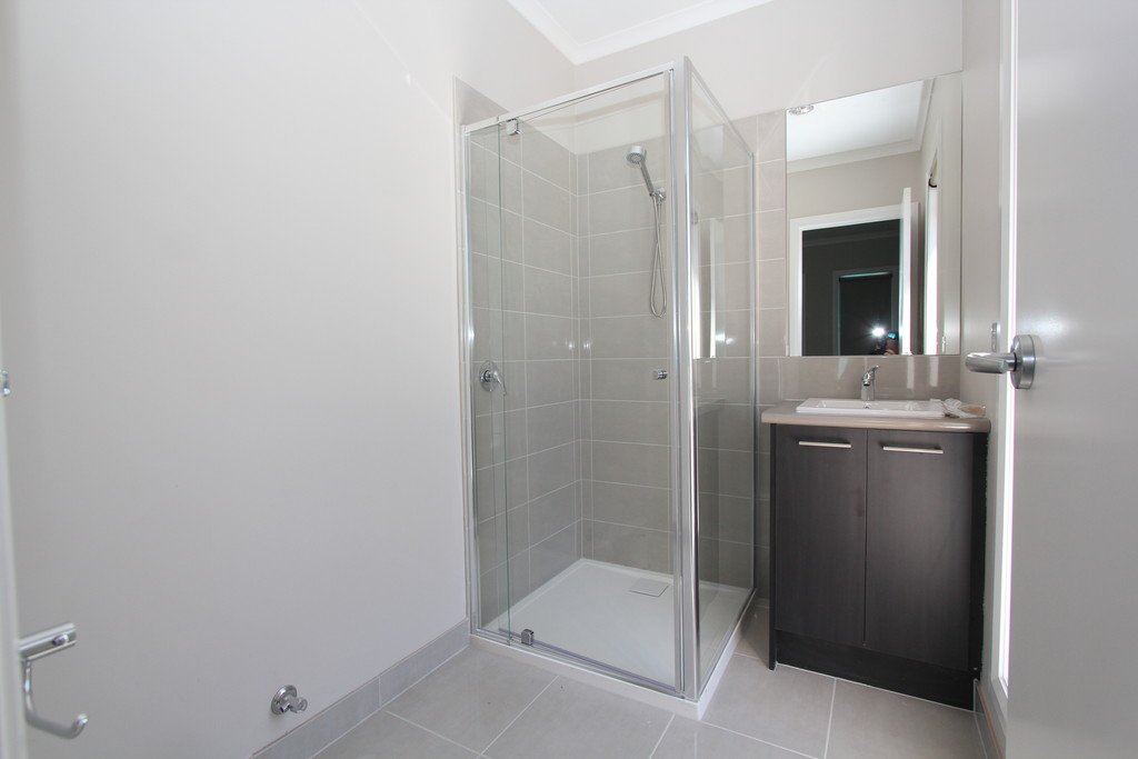 2/27 Water Street BROWN HILL 3