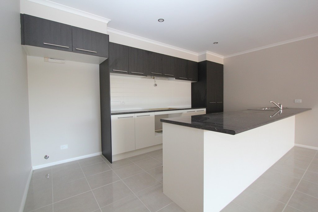 2/27 Water Street BROWN HILL 8