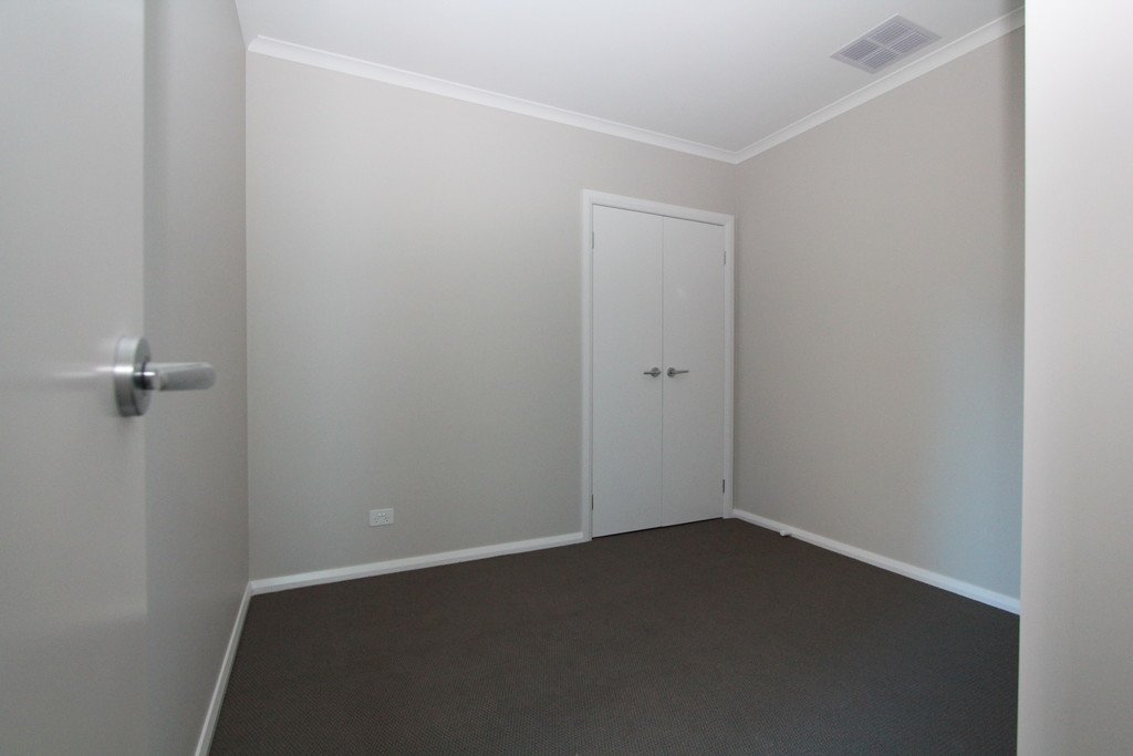 2/27 Water Street BROWN HILL 5