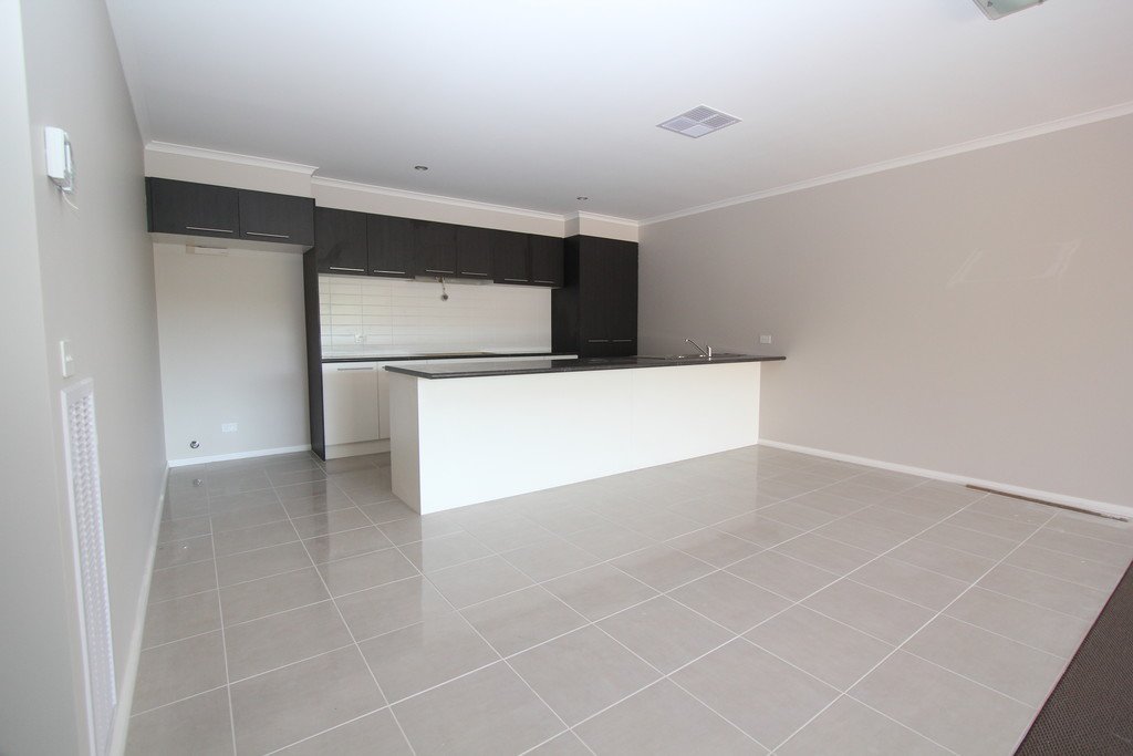 2/27 Water Street BROWN HILL 9