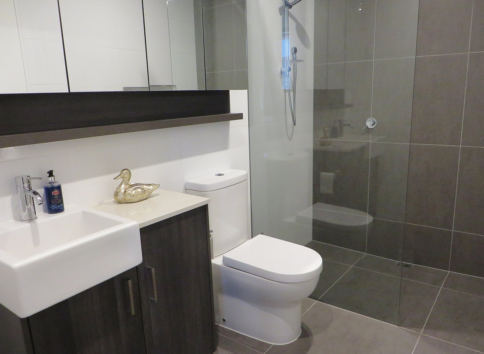 Gallery: 2.27/220 Bay Road