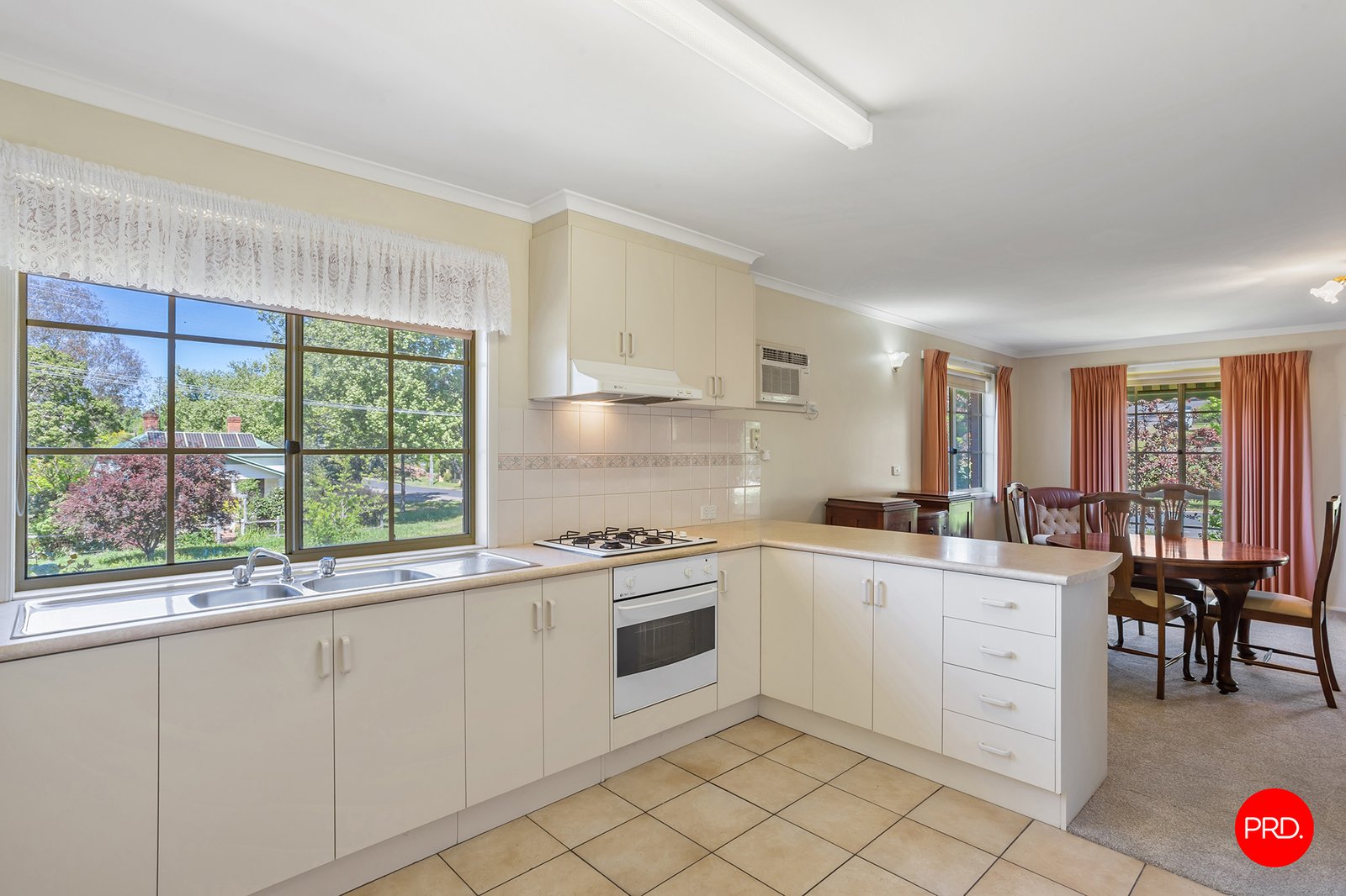 2/28 Bowden Street CASTLEMAINE 6