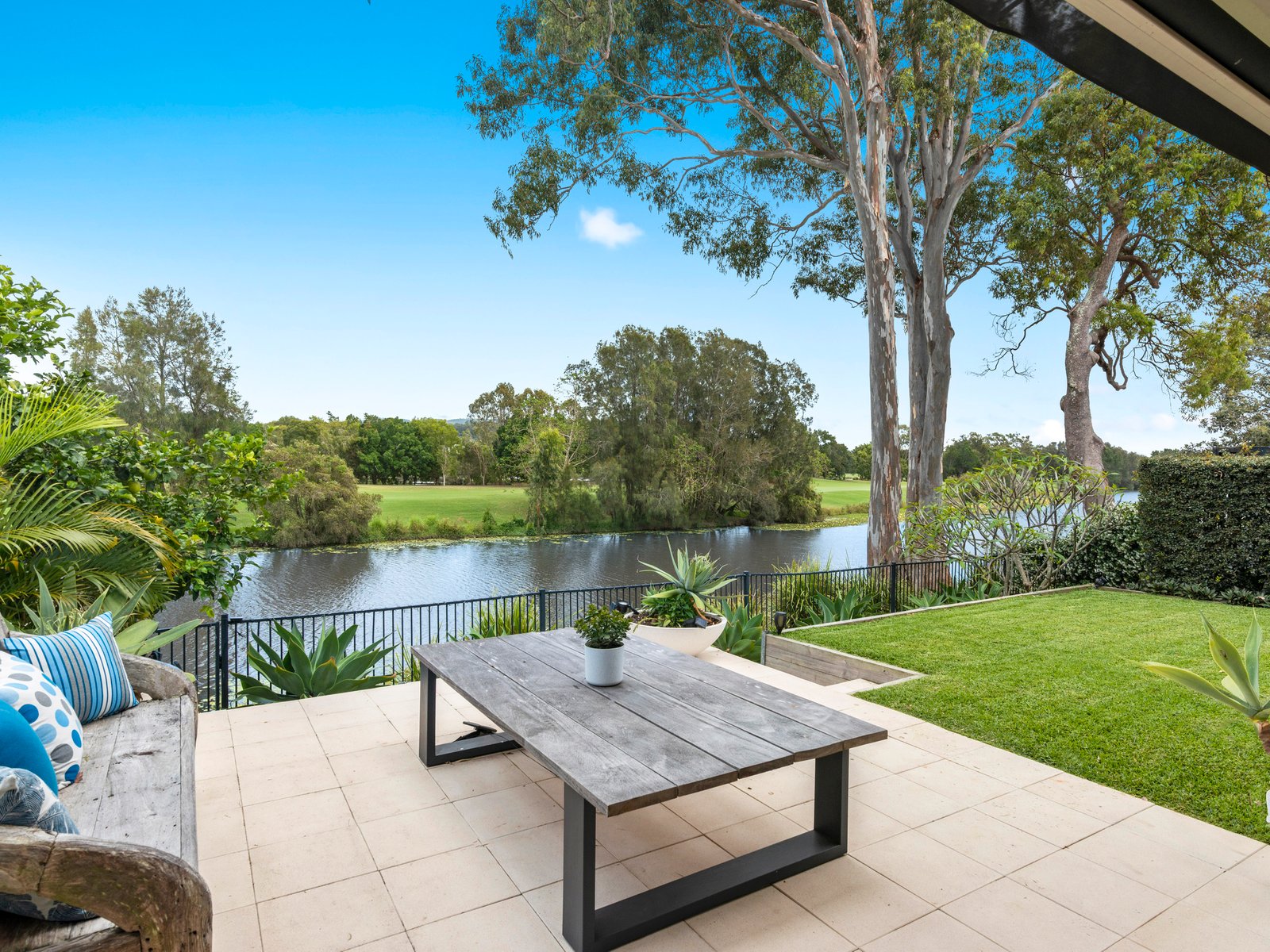 228 Easthill Drive ROBINA 5