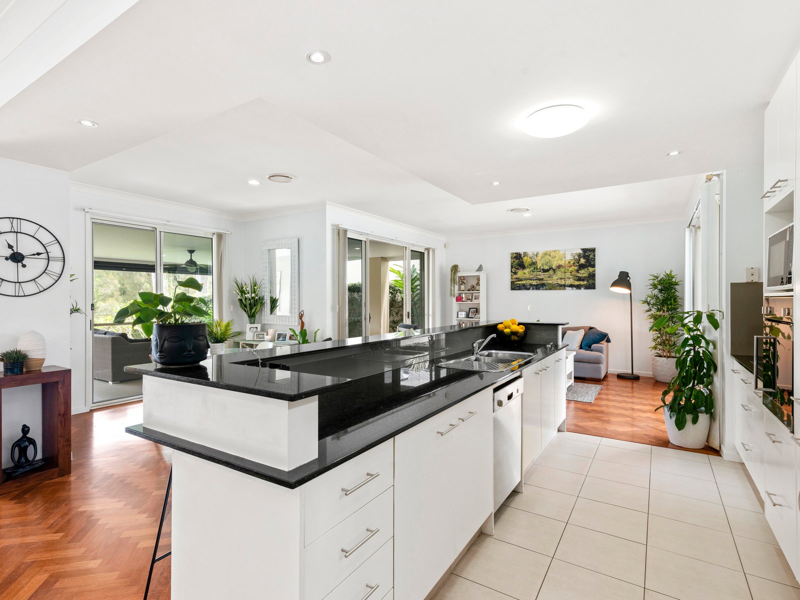 228 Easthill Drive ROBINA 8