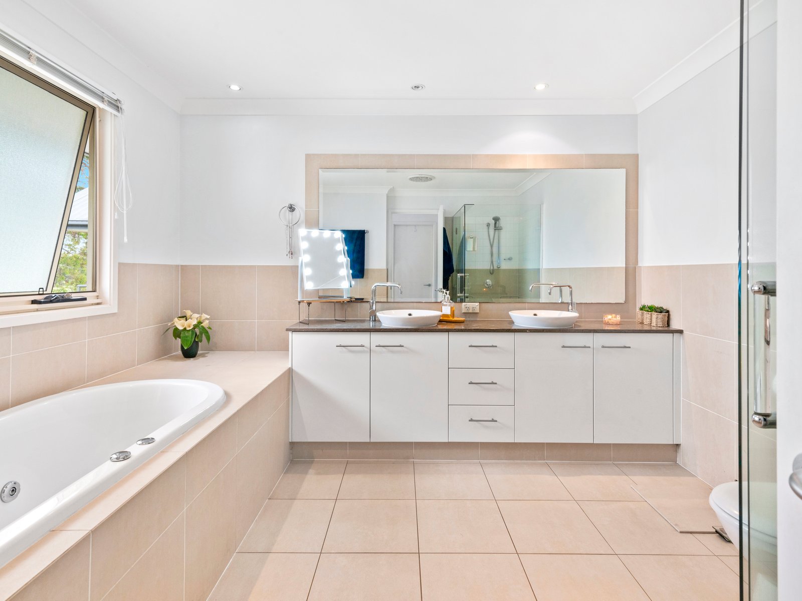 228 Easthill Drive ROBINA 14