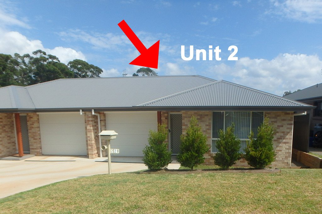 2/28 Fairwinds Avenue LAKEWOOD 2