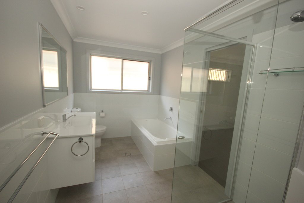 2/28 Fairwinds Avenue LAKEWOOD 6