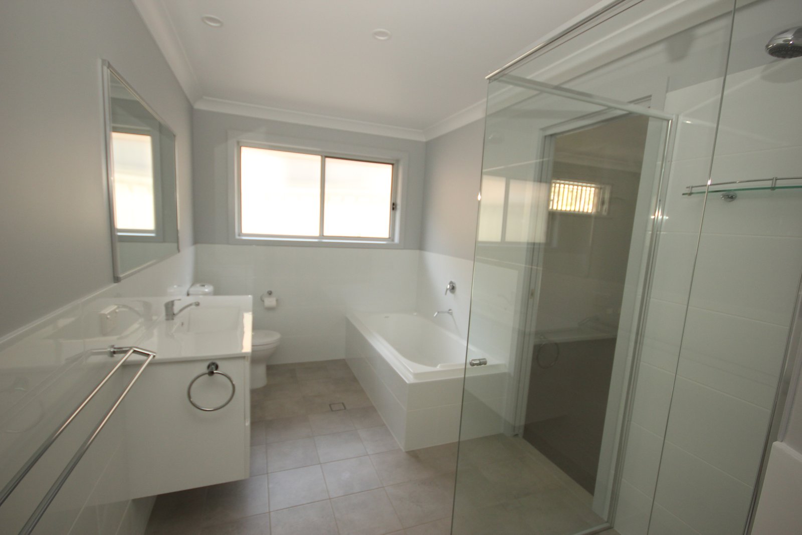 2/28 Fairwinds Avenue LAKEWOOD 6