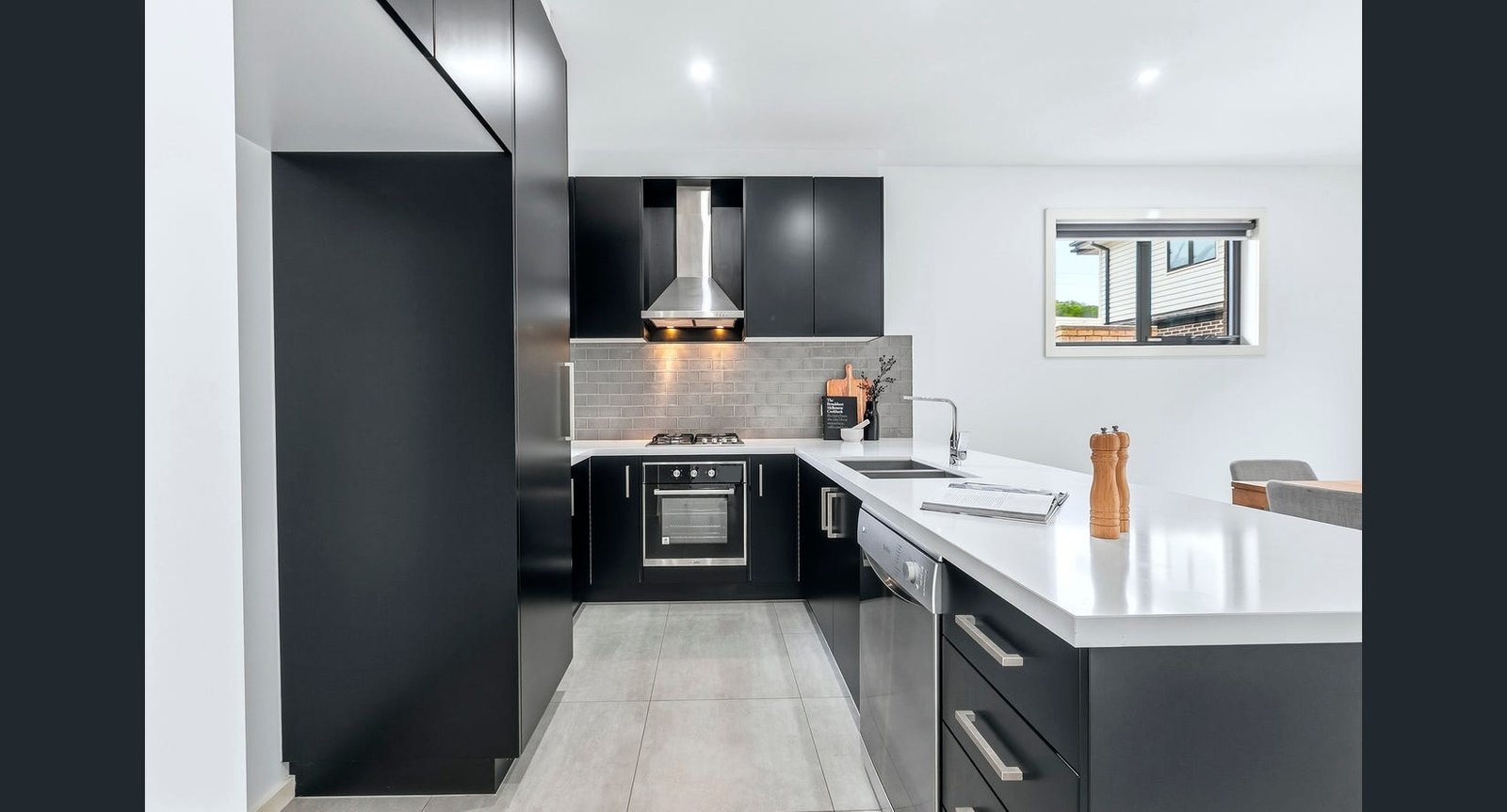 Gallery: 2/28 Irwin Avenue