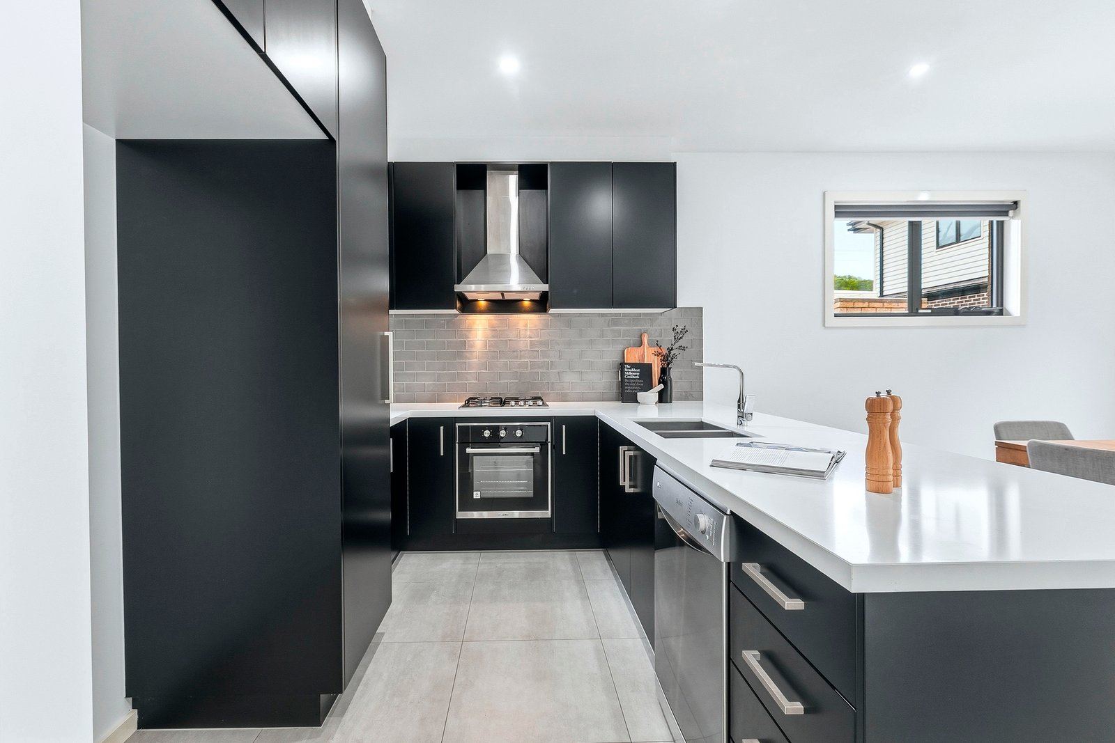 Gallery: 2/28 Irwin Avenue