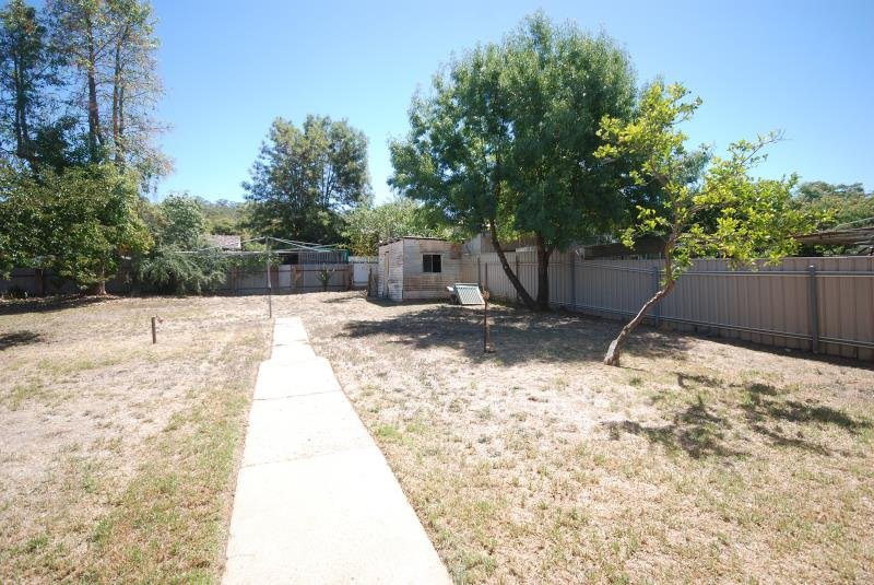 228 Lake Albert Road LAKE ALBERT 9