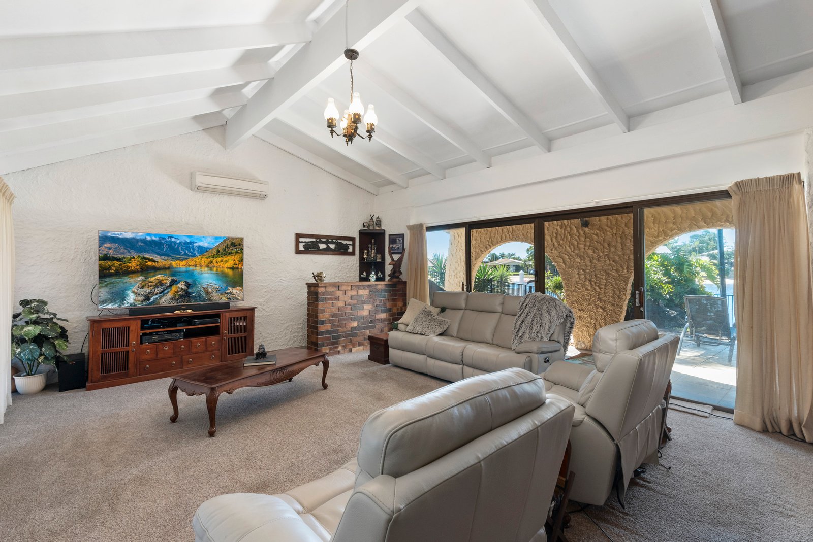 228 Mallawa Drive PALM BEACH 5