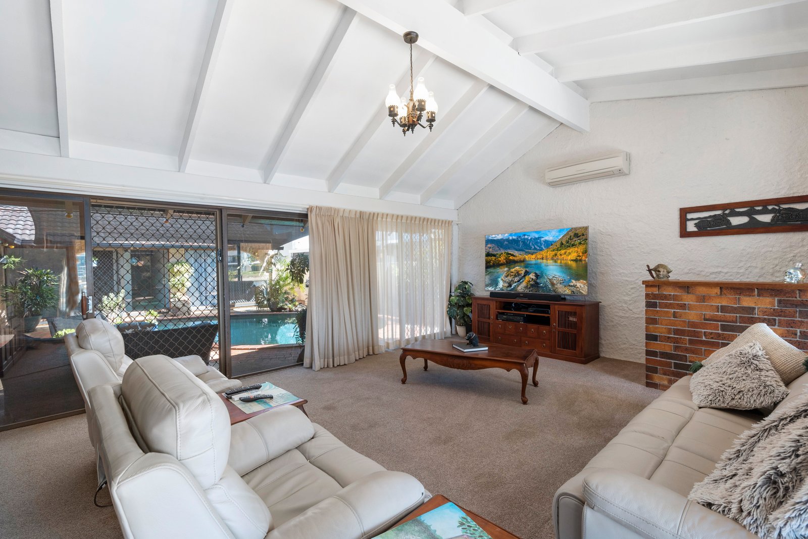 228 Mallawa Drive PALM BEACH 6