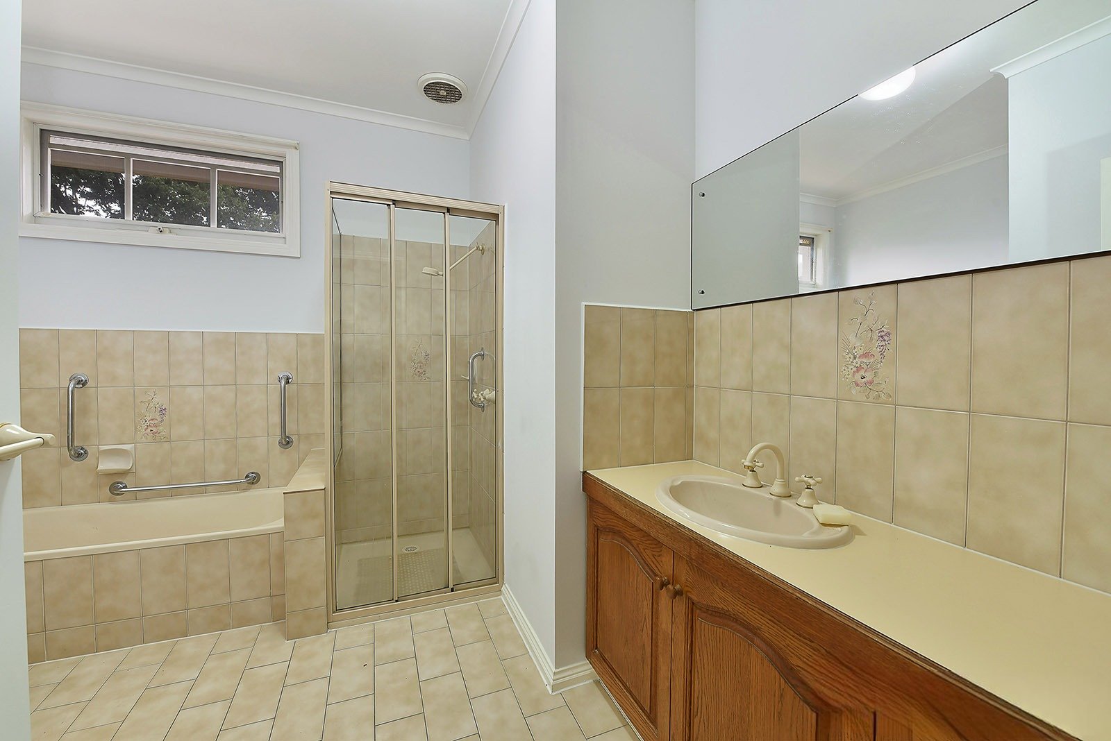 Real Estate and Property in 2/28 Ridgeway Avenue, Kew, VIC