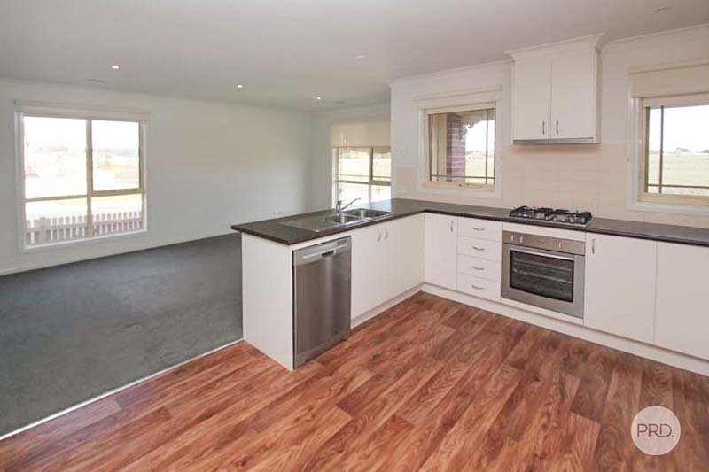 228 Walker Street SEBASTOPOL 3