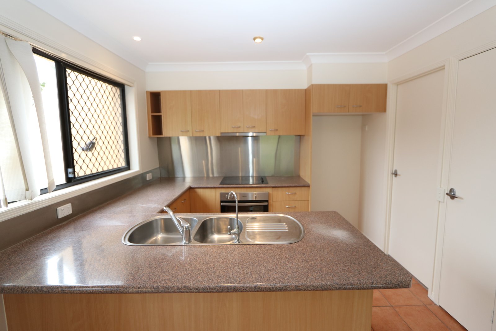 2/281 Cotlew Street West ASHMORE 5