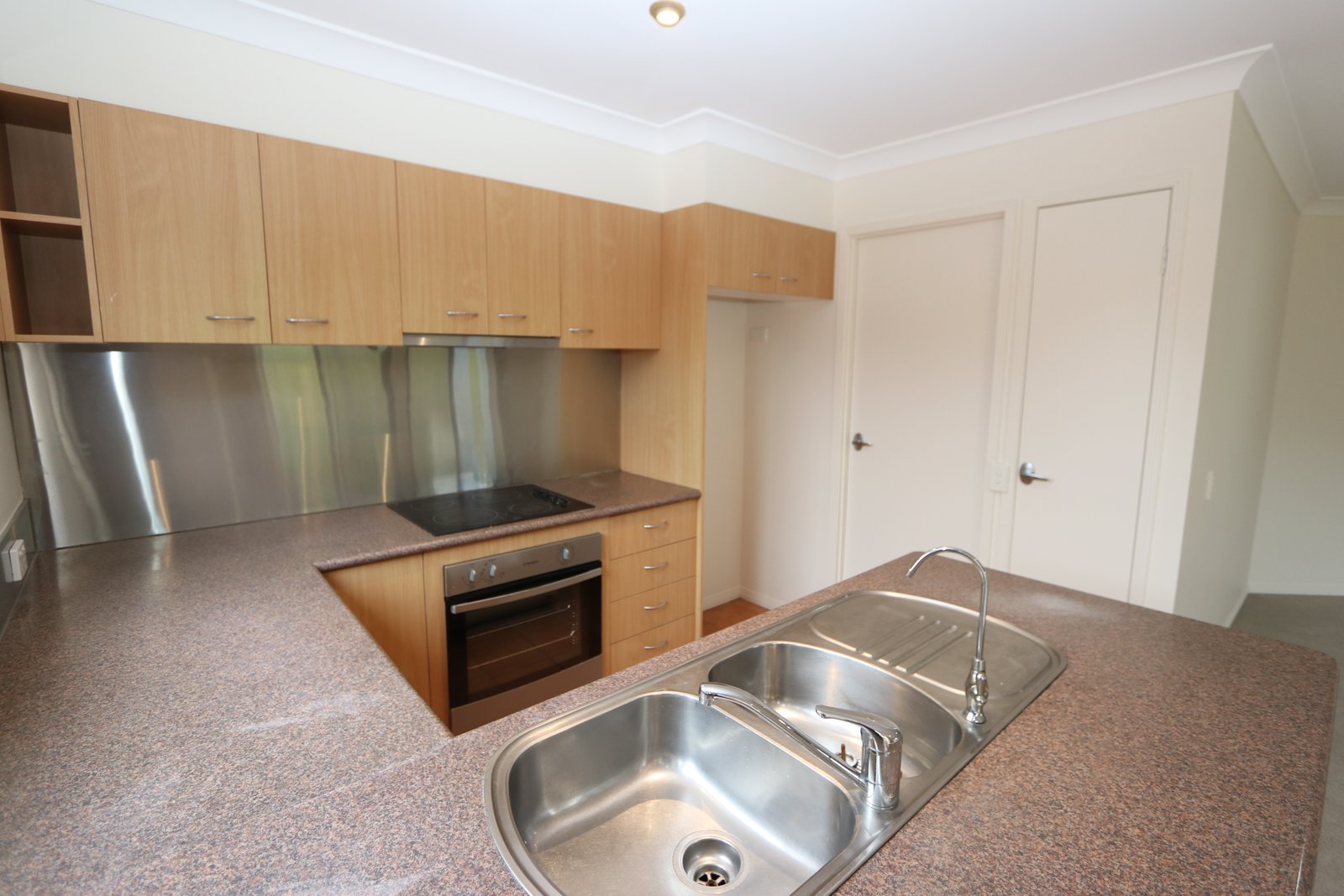 2/281 Cotlew Street West ASHMORE 6