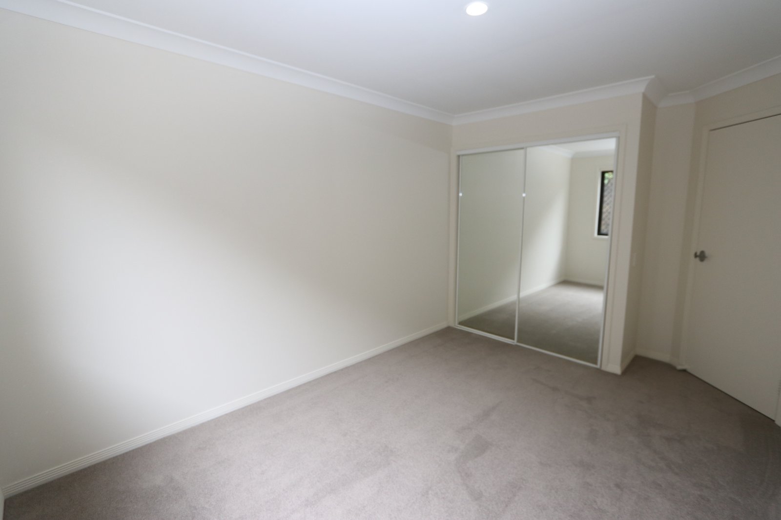 2/281 Cotlew Street West ASHMORE 9