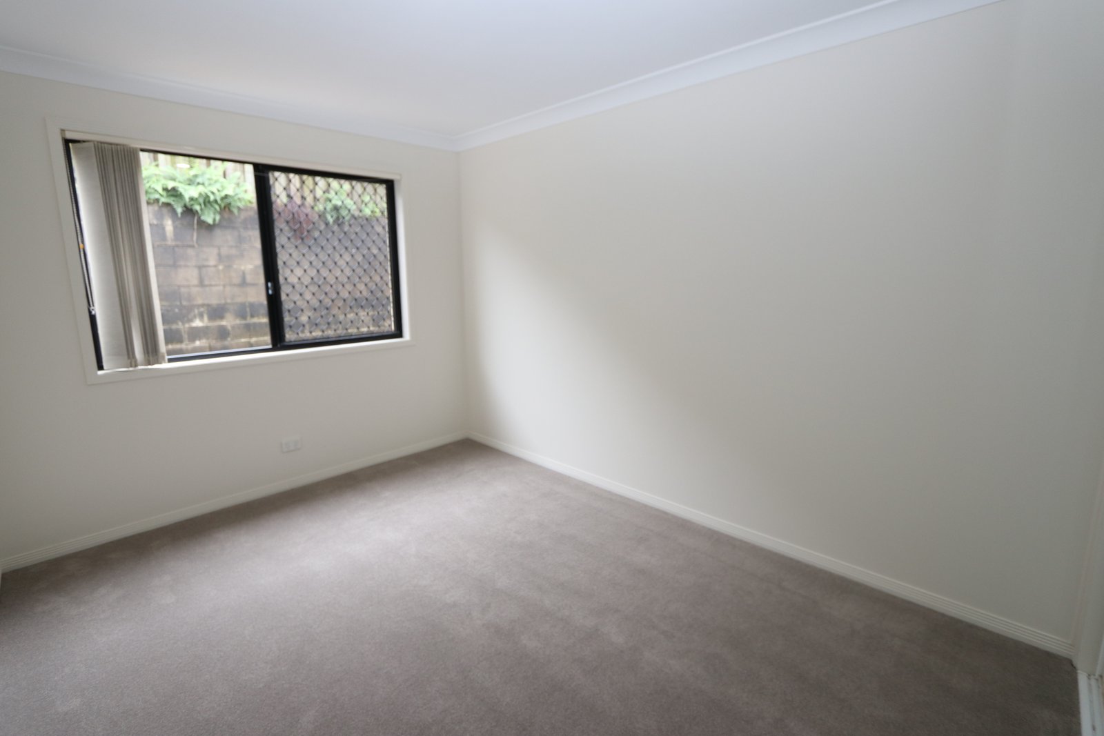 2/281 Cotlew Street West ASHMORE 10