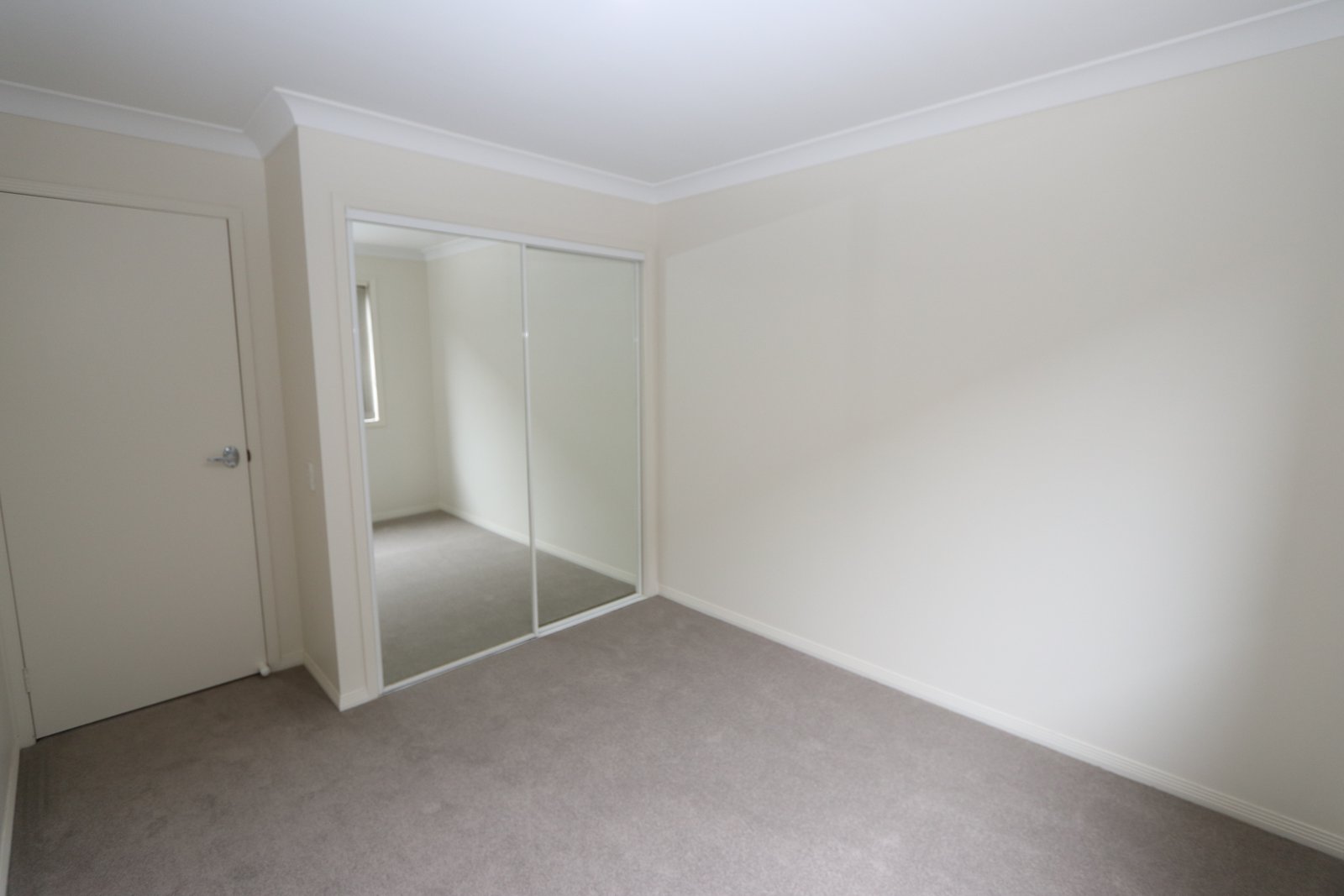 2/281 Cotlew Street West ASHMORE 12