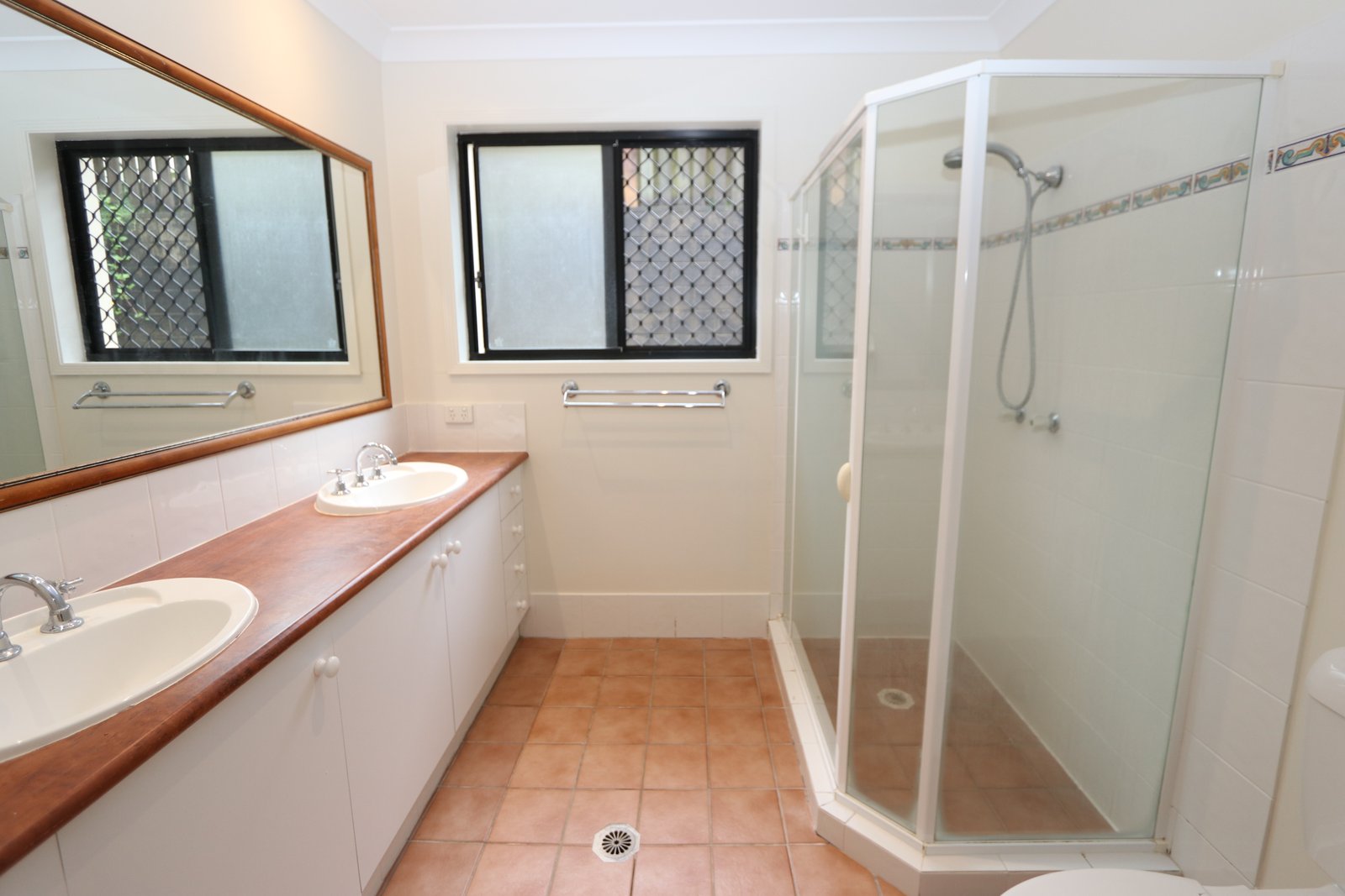 2/281 Cotlew Street West ASHMORE 13