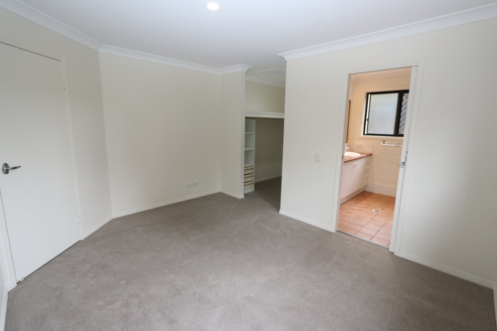2/281 Cotlew Street West ASHMORE 15