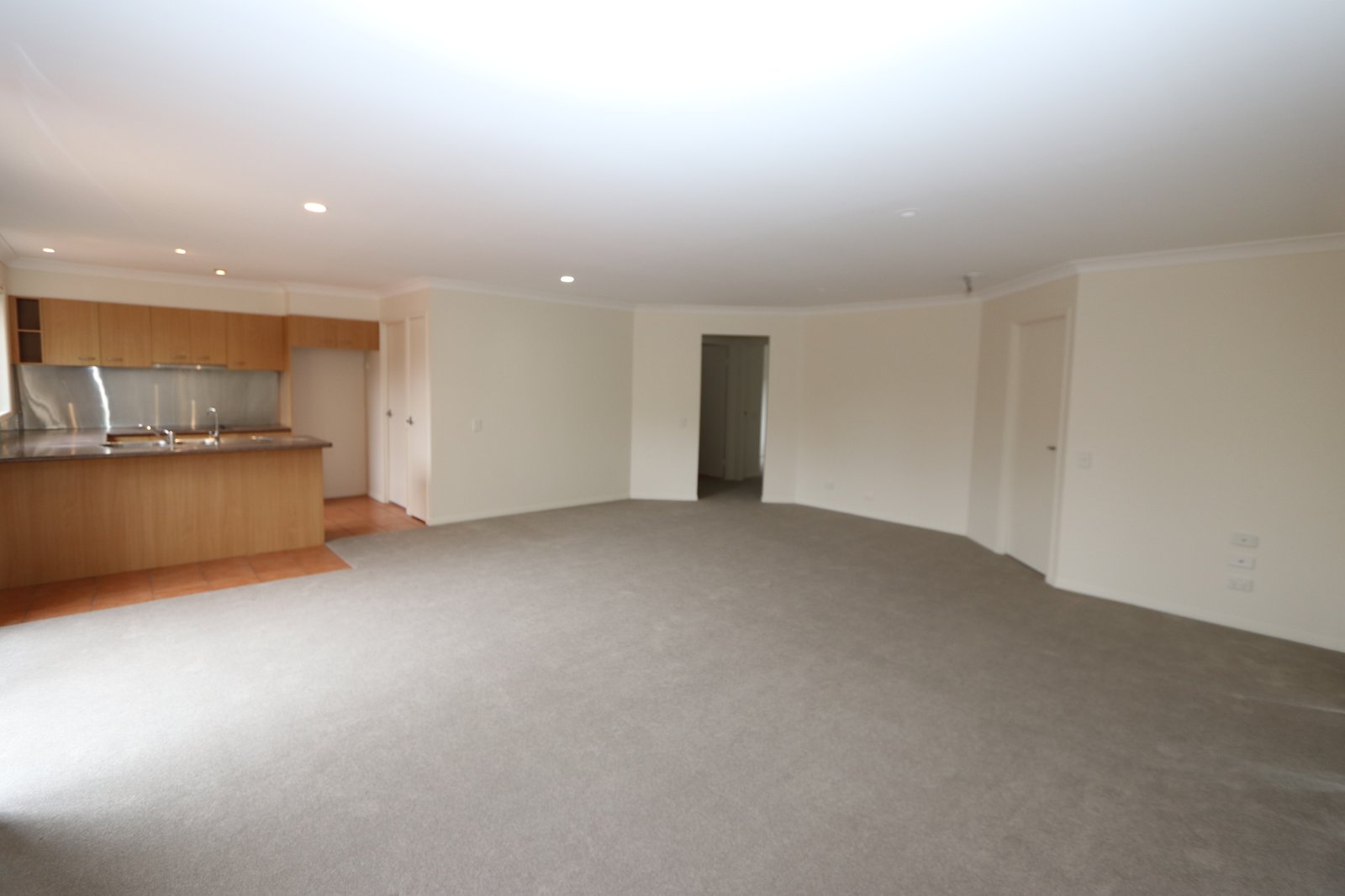 2/281 Cotlew Street West ASHMORE 4