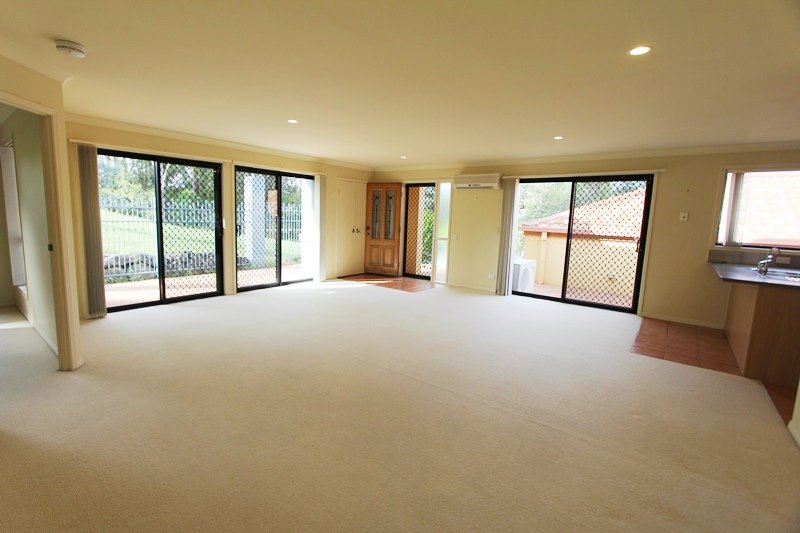 2/281 Cotlew Street West  ASHMORE 3